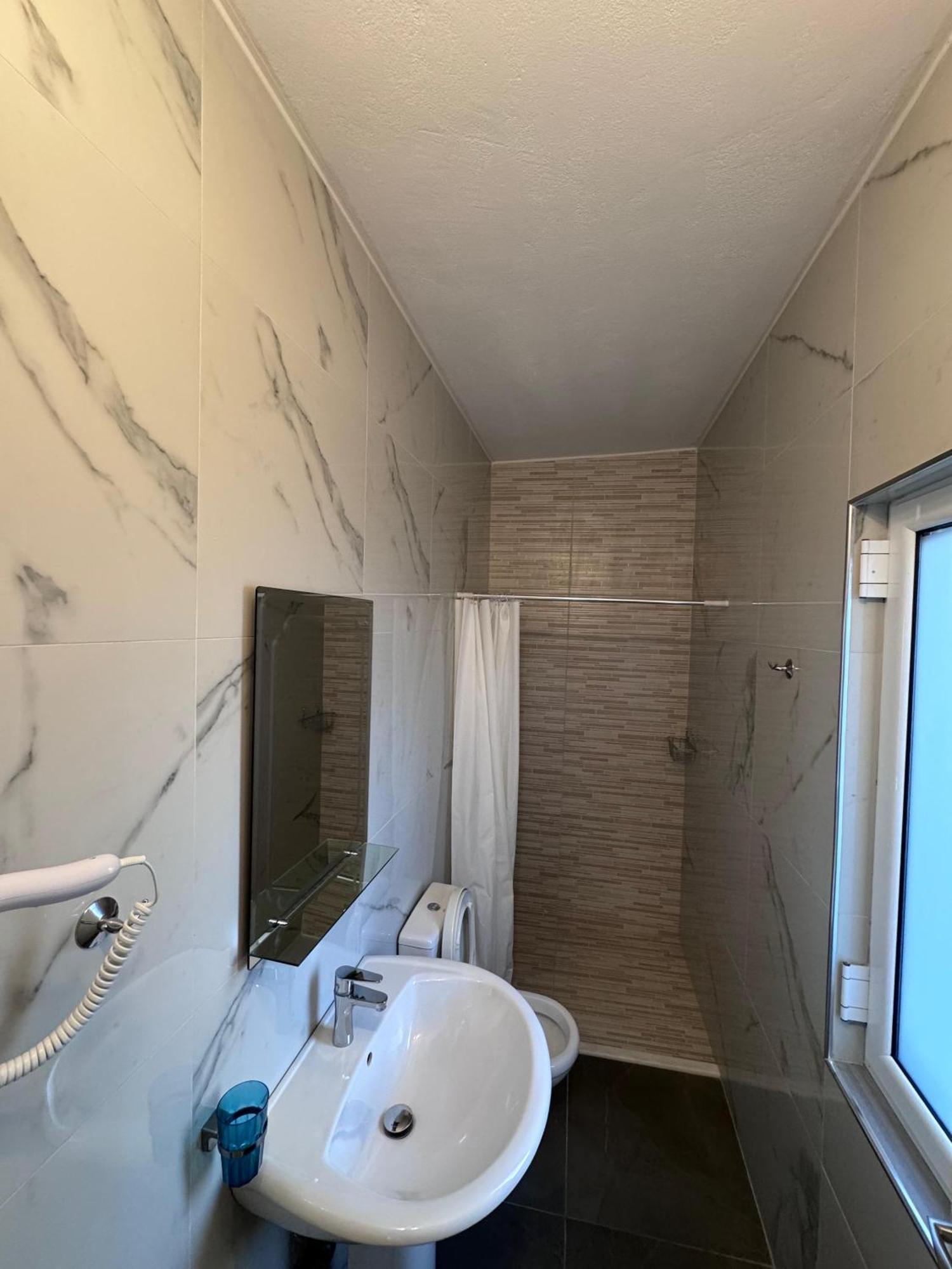 Hotel Prishtina Sarande